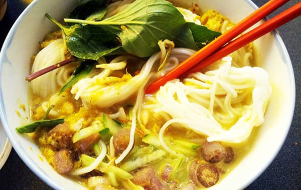 Nom banh chok là một món ăn điển hình trong nền ẩm thực Campuchia