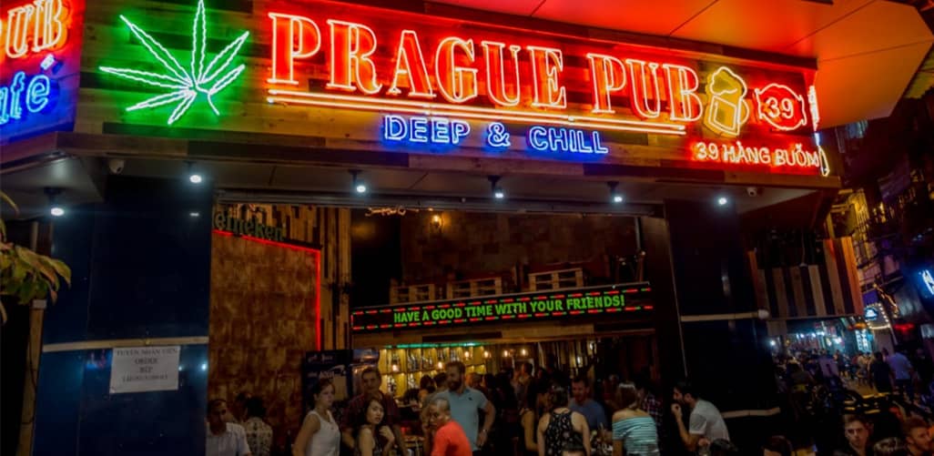 Prague Pub sôi động về đêm