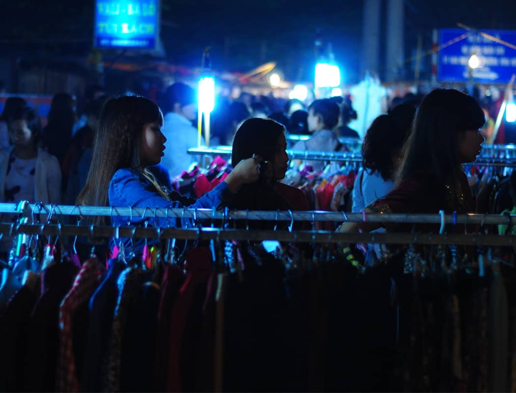 Chợ đêm Lĩnh Nam Hoàng Mai- thiên đường mua sắm buổi tối cho sinh viên