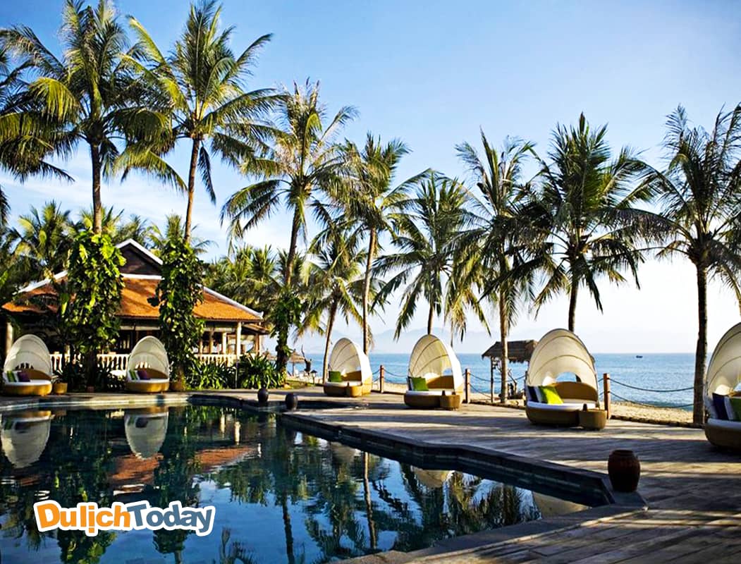 Hồ bơi tuyệt đẹp tại Erason Anamadara Resort Nha Trang