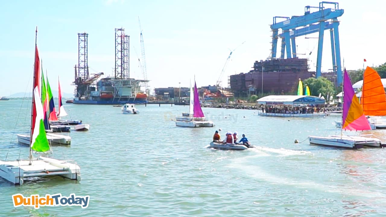 Rất đông khách khách tham đến bến du thuyền Marina 