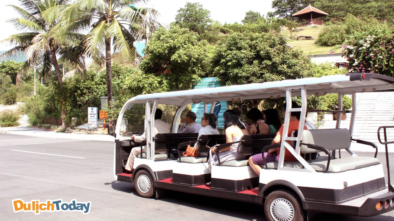 Đi I - Resort Nha Trang bằng dịch vụ xe điện của resort