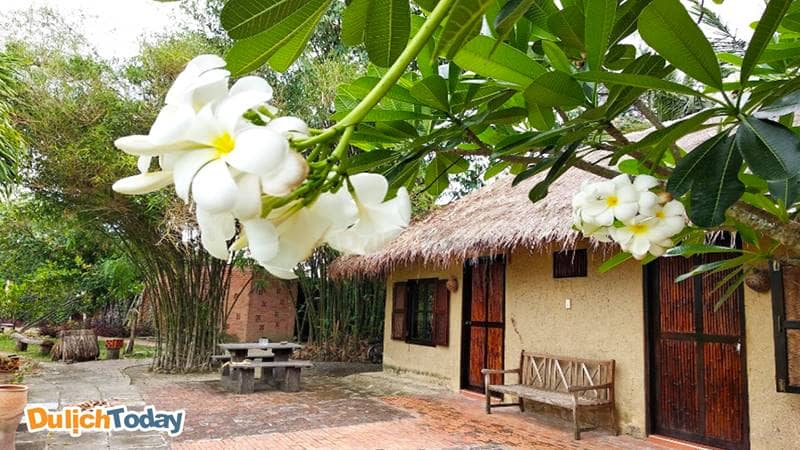 Villa tại Memento resort mang đặc trưng kiến trúc Việt Nam xưa