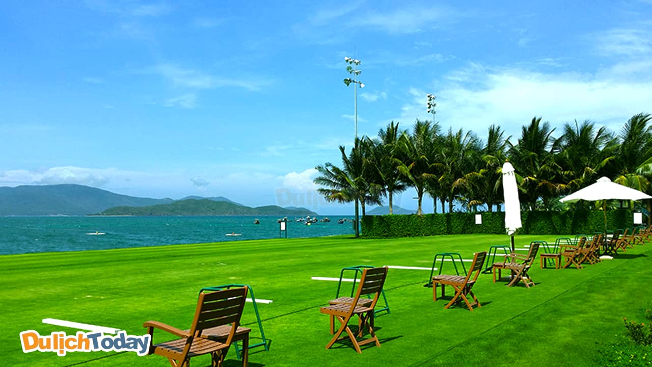 View hướng biển tuyệt đẹp tại Diamond bay golf & villas resort