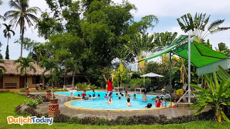 Khu vực hồ bơi dành riêng cho trẻ em ở Memento resort giá rẻ ở Nha Trang