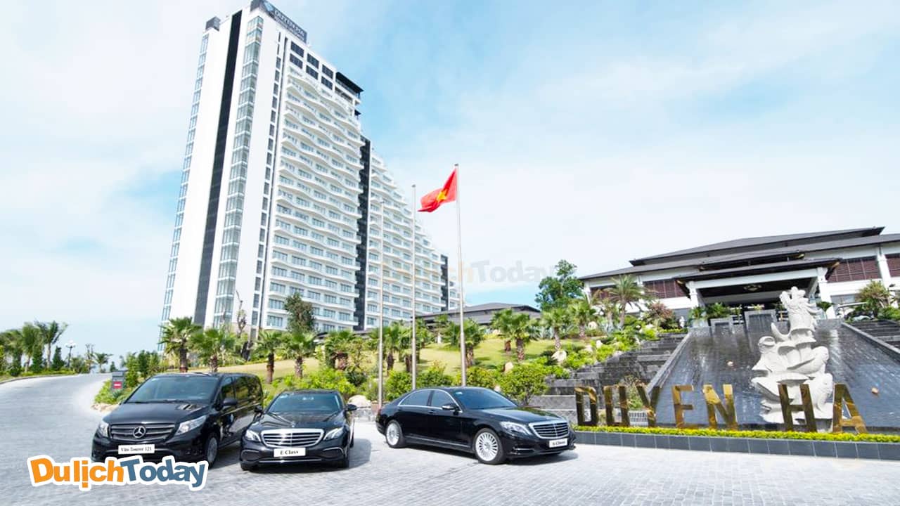 Du khách có thể sử dụng dịch vụ xe đưa đón tại Duyên Hà resort