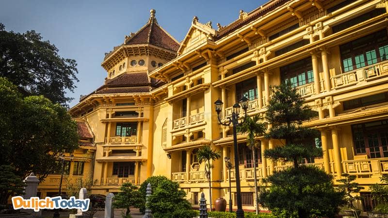 Bảo tàng Lịch sử Quốc gia Việt Nam là một trong những bảo tàng cất giữ nhiều hiện vật lịch sử nhất cả nước.