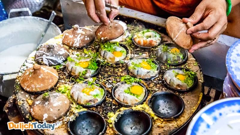 Thưởng thức món bánh căn đặc sản Nha Trang trứ danh xứ Trầm