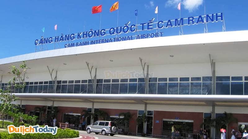 Cảng hàng không quốc tế Cam Ranh cách trung tâm thành phố Nha Trang 35km