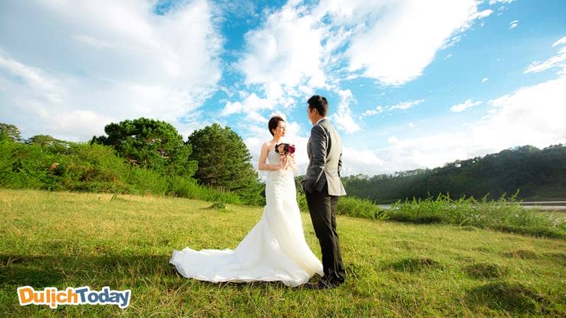 Ảnh cưới cực đẹp khi chụp ảnh tại thung lũng tình yêu Hà Nội