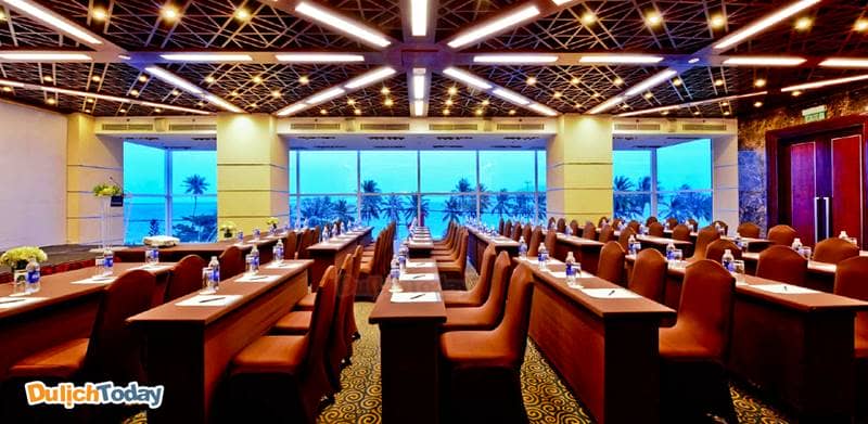 Novotel Nha Trang có 2 phòng họp, tầm nhìn hướng biển và cơ sở vật chất hiện đại