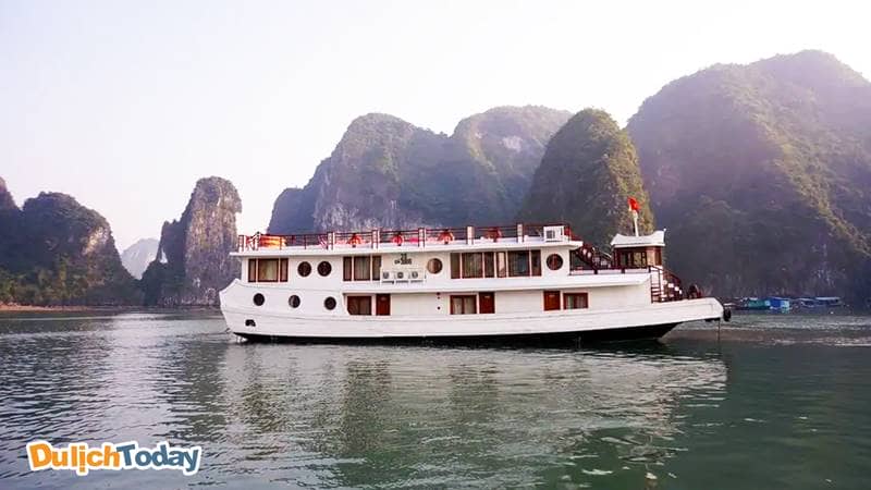 Du thuyền có hành trình khác biệt - tham quan vịnh Bái Tử Long