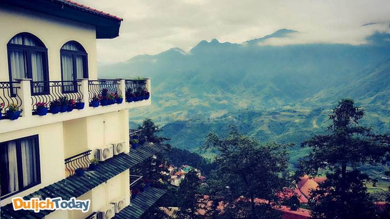 Từ ban công resort, du khách có thể thỏa sức ngắm nhìn cảnh đẹp của Sapa