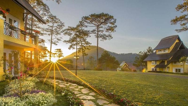 Bình An Village - Resort hồ Tuyền Lâm Đà Lạt 4 sao như một ngôi làng dân giã mang đến cảm giác thanh bình yên ả. Nguồn: Internet