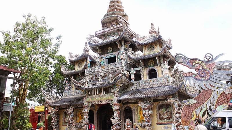 Chùa Linh Phước - ngôi chùa nổi tiếng với " 18 tầng địa ngục"