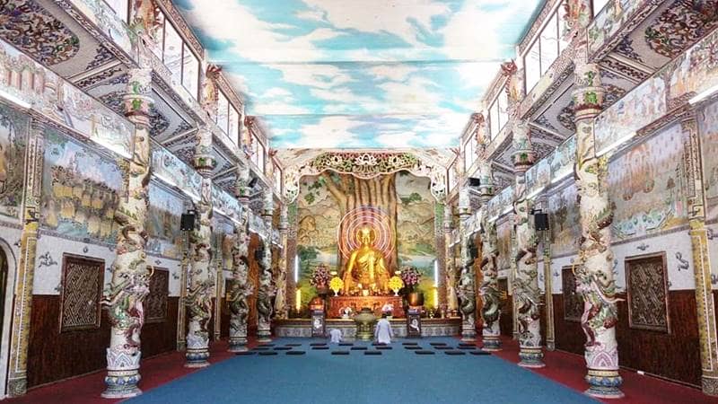 Chánh điện ở chùa Linh Phước thờ Phật Thích Ca. Nguồn: ©hanya.vn