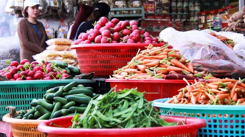 Sắc màu bắt mắt của các loại rau củ quả ở chợ. Nguồn: Internet