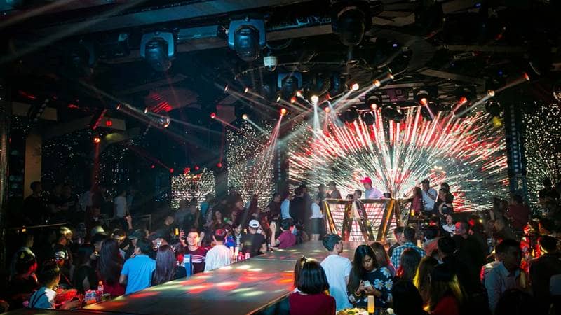 Rain Night Club là quán bar ở Đà Lạt duy nhất có khu vực sân khấu. Nguồn: Internet