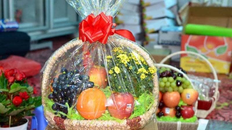 Lựa chọn các giỏ quà tết bằng trái cây tại Thế Giới Hoa Quả Sạch