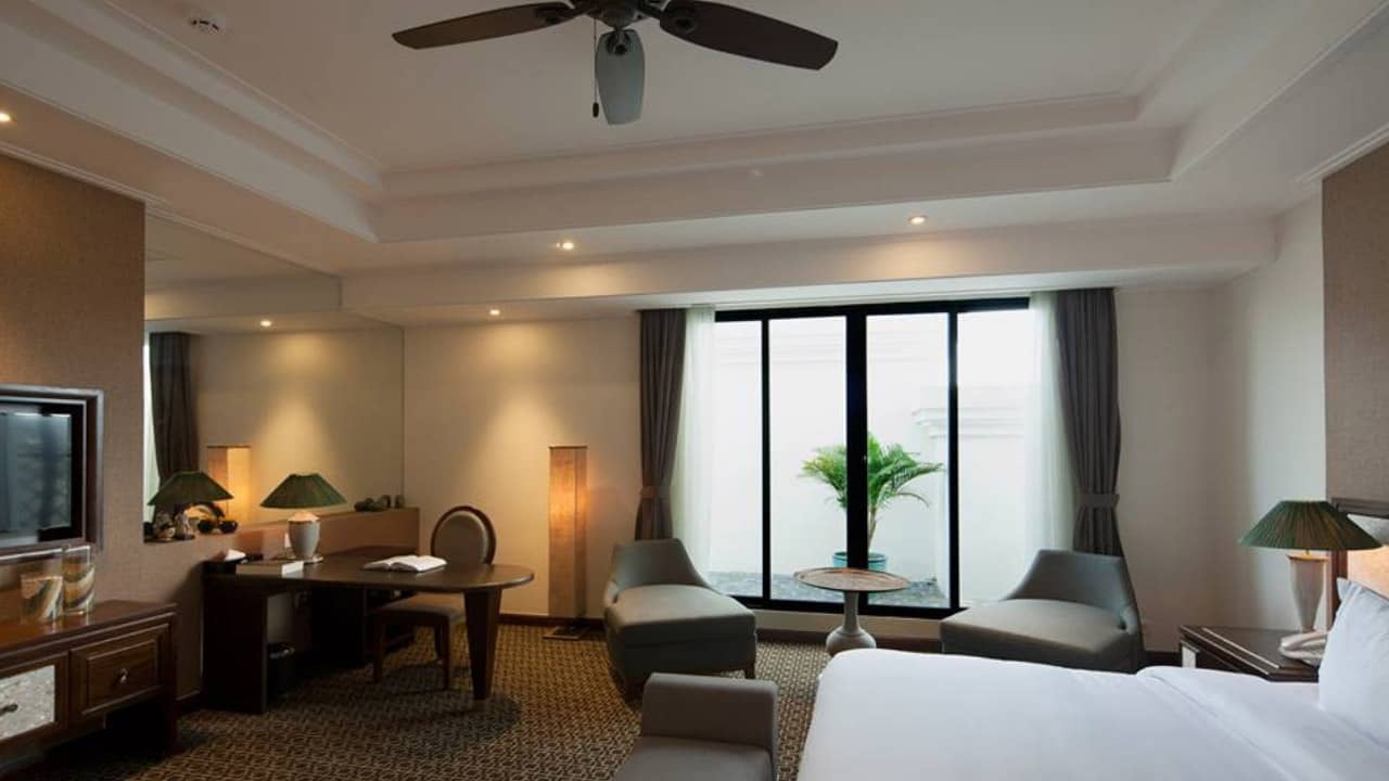 Phòng ngủ hiện đại của Ninh Bình Hidden Charm Hotel & Resort