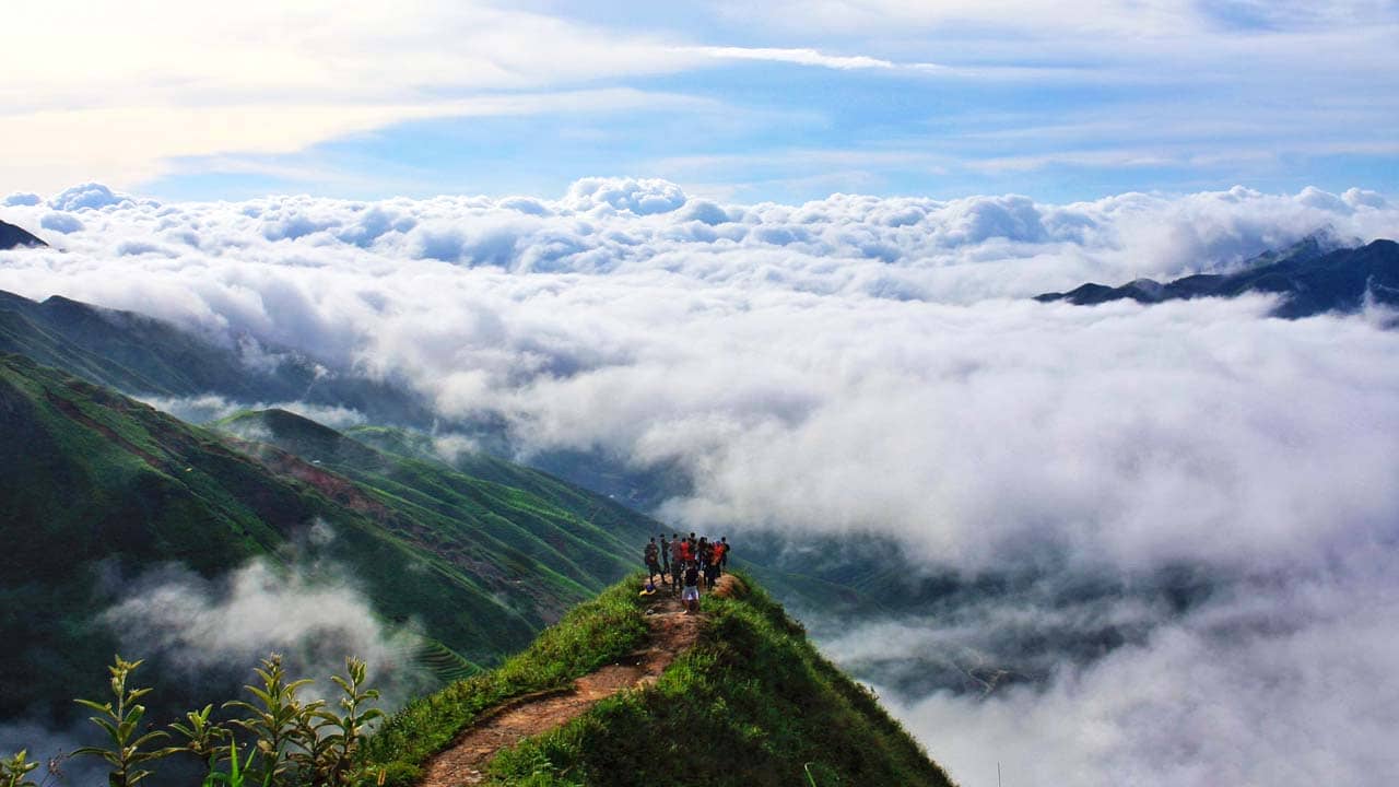 Tà Xùa là địa điểm phượt tháng 3 tuyệt nhất với những cung đường đèo, những thung lũng và đặc biệt là cảm giác chinh phục biển mây. Nguồn: Internet