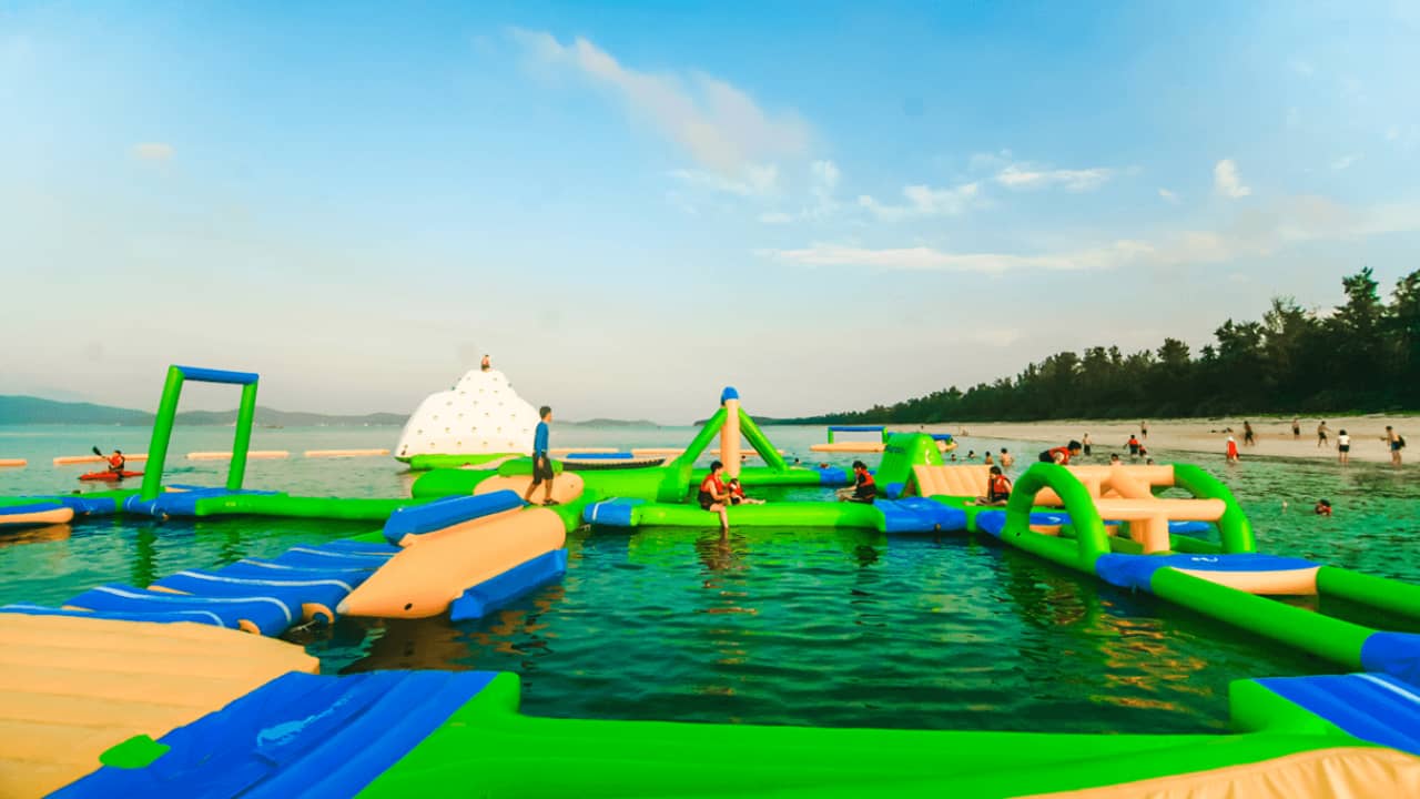 Tuấn Vũ là một trong số ít khách sạn ở Cô Tô Quảng Ninh cung cấp nhiều trò chơi giải trí trên biển. Nguồn: Internet