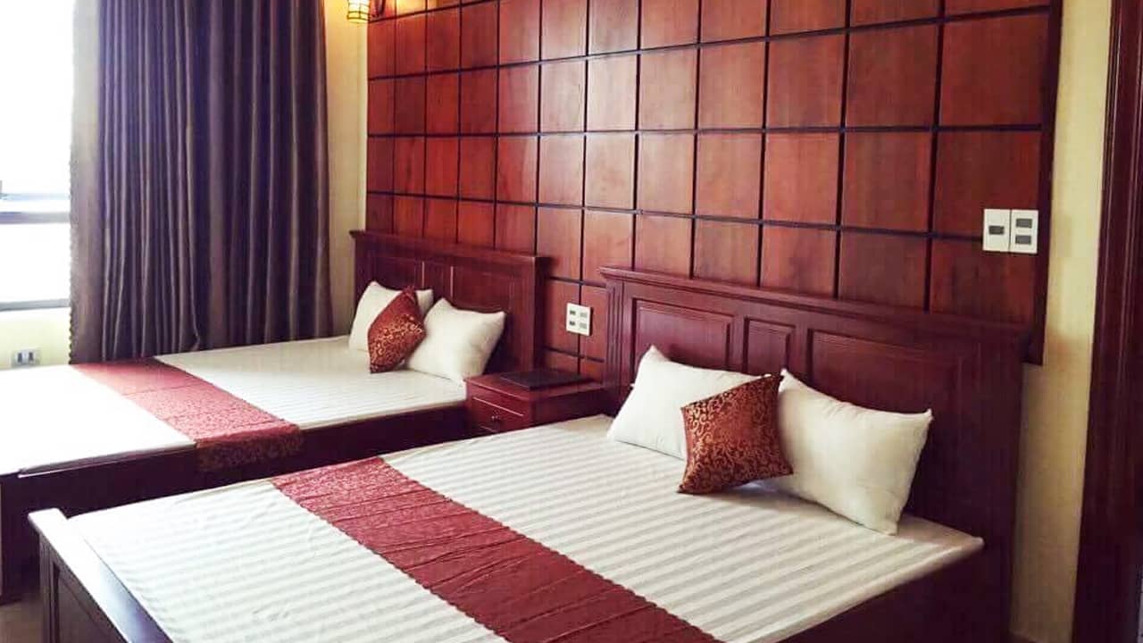 Phòng nghỉ 2 giường đôi ở khách sạn Cô Tô Group thoáng đãng. Nguồn: Internet