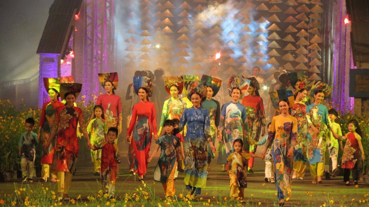 Lễ hội trình diễn áo dài Huế tại Festival Huế 2017
