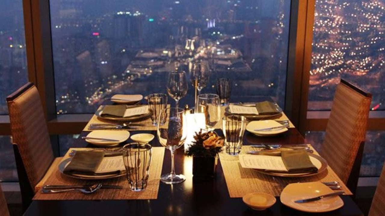 Bữa tối tại nhà hàng Grill tại tầng 63 Lotte Center Hanoi 
