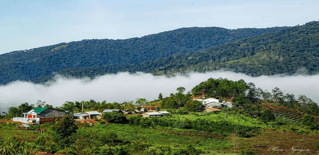 Măng Đen là một thôn thuộc huyện Kon Plông, tỉnh Kon Tum