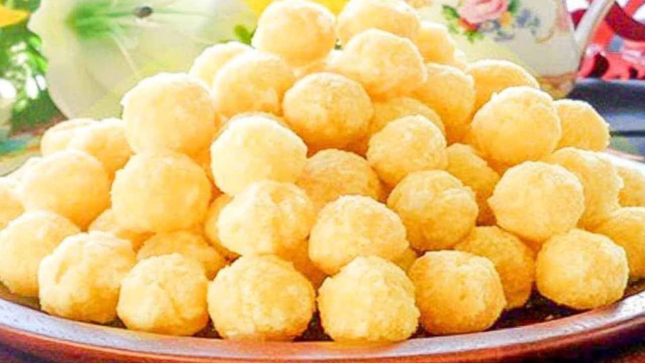 Đặc sản Nam Định nổi tiếng này vẫn khiến du khách thích thú bởi sự ngọt ngào, ngậy béo của trứng.