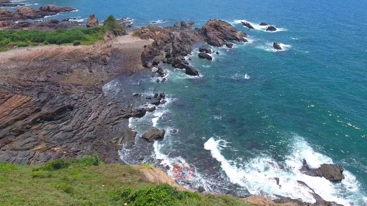 Bãi đá Cầu Mỵ - Danh thắng nổi tiếng trên đảo Cô Tô. Nguồn: Internet