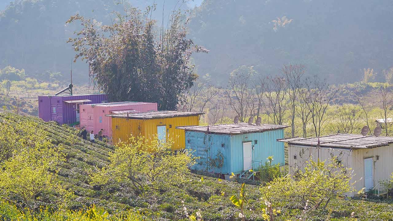 Arena village - homestay được làm từ những chiếc container đầy màu sắc