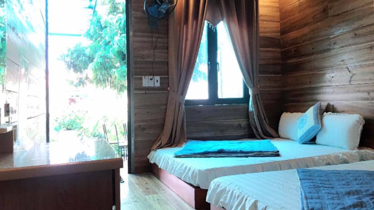 Phòng nghỉ gỗ tại homestay Cô Tô Anh Kiệt. Nguồn: Internet