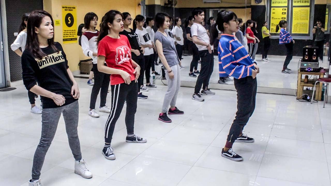 Lớp nhảy năng động cho các bạn trẻ muốn giảm cân. Nguồn: Internet