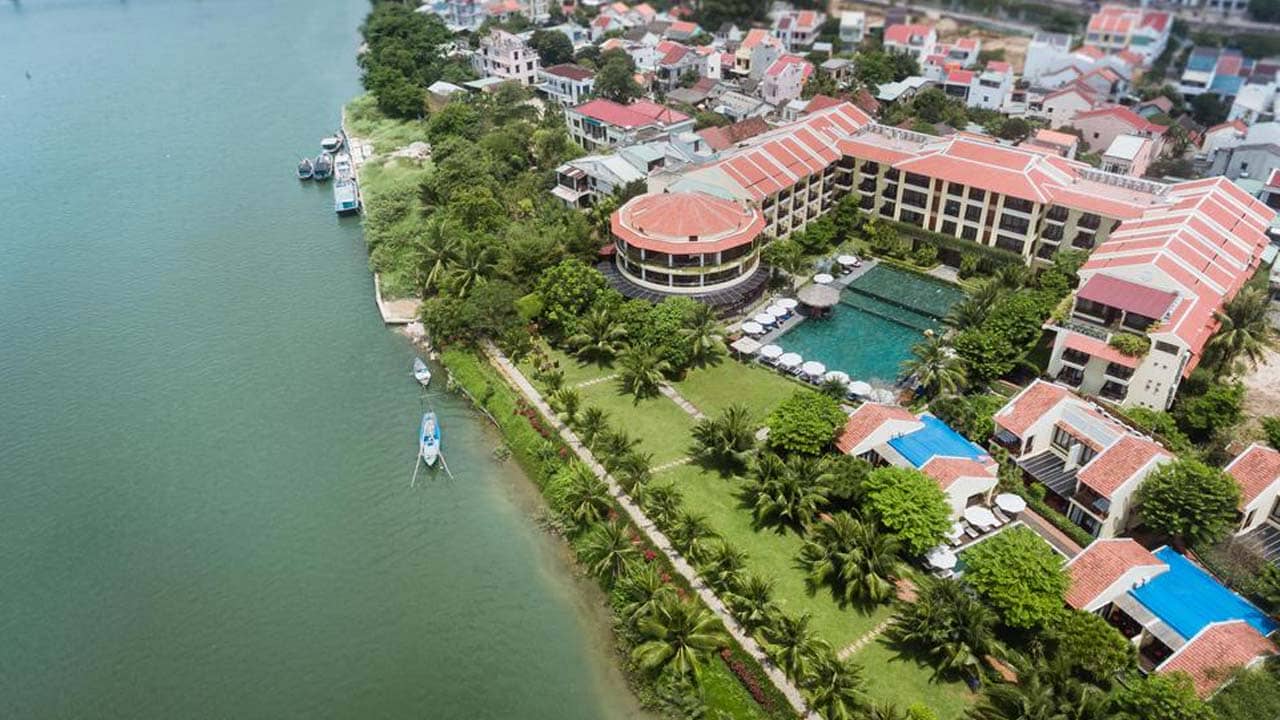 Hội An Silk Marina Resort & Spa nằm ngay cạnh sông Thu Bồn