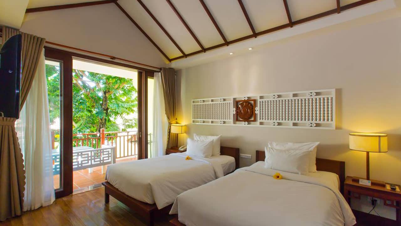 Phòng ngủ tại Silk Marina được derco với gam màu tươi sáng