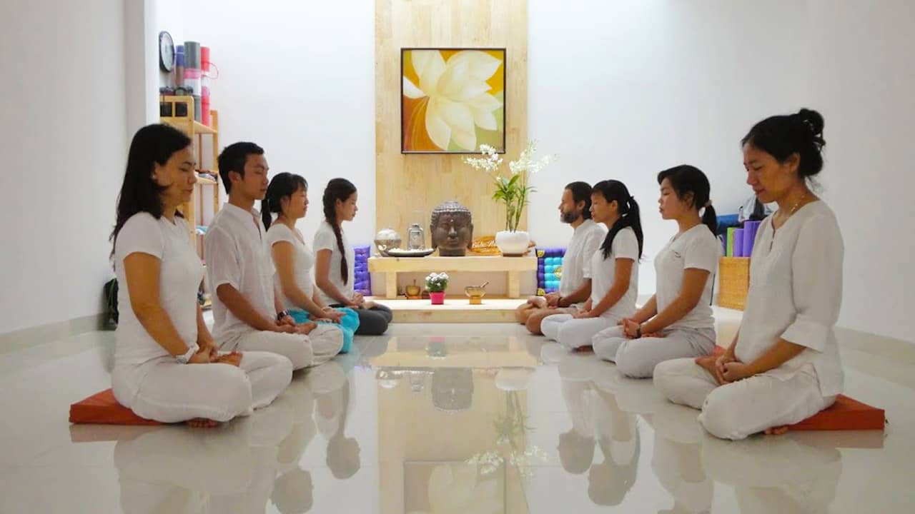 Lớp học thiền tại Yoga Shanti Nha Trang