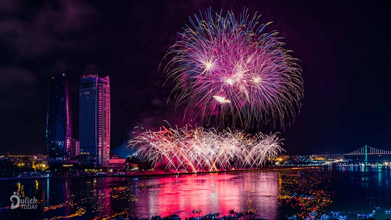 Lễ hội pháo hoa Quốc tế Đà Nẵng 2019 là sự kiện đáng mong chờ nhất dành cho du khách tháng 6 này