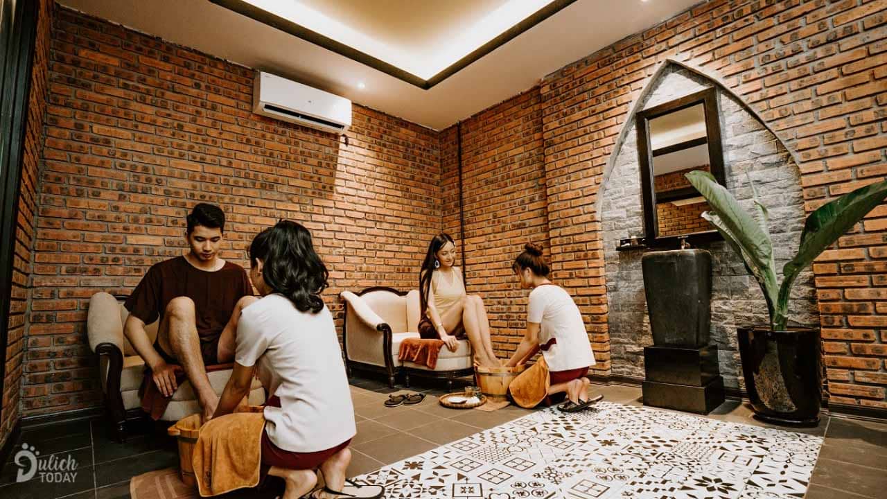 An Spa Đà Nẵng nổi tiếng với massage xông hơi và ngâm lá thuốc.