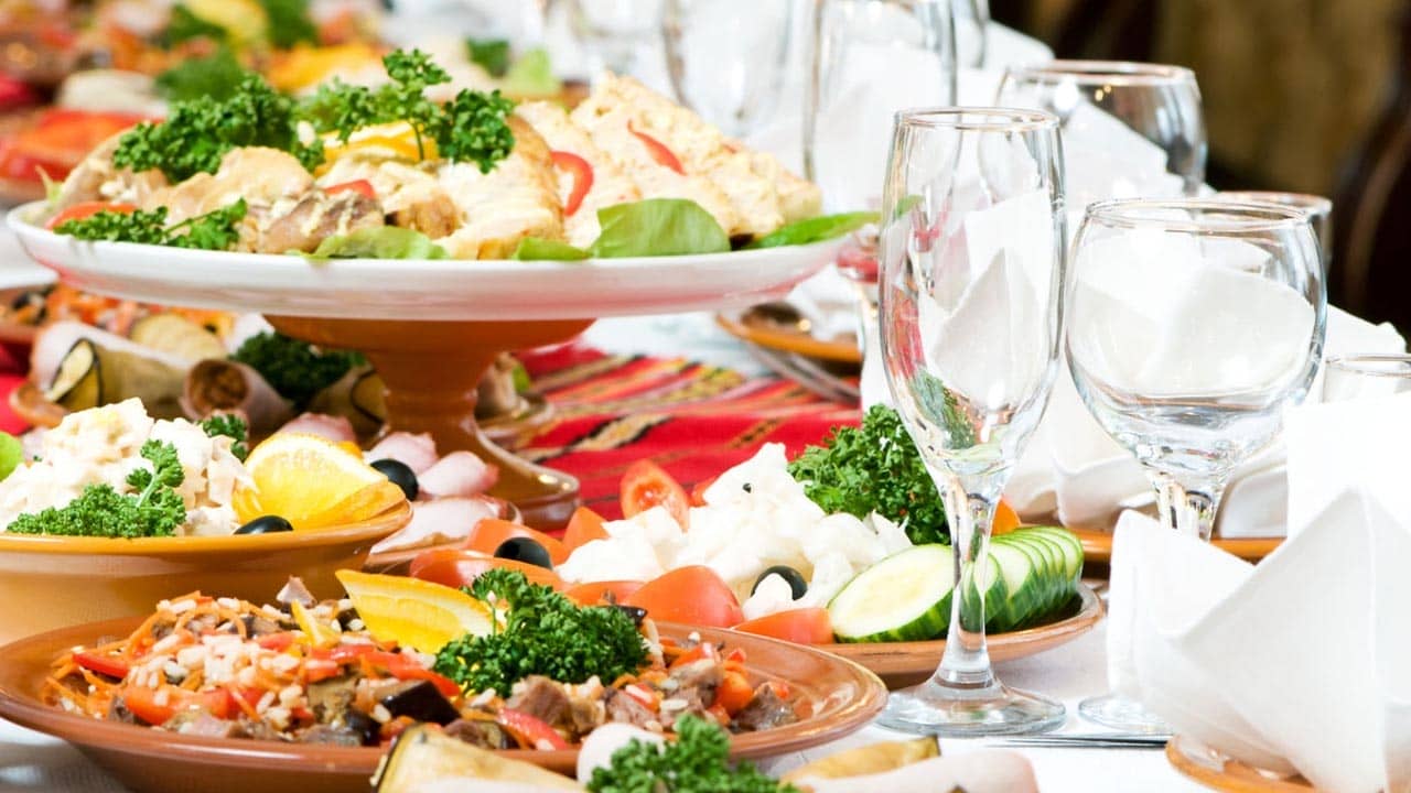 Các món ăn được chế biến công phu, đậm vị, mang đến sự hoàn hảo trong bữa tiệc tại Trống Đồng Palace