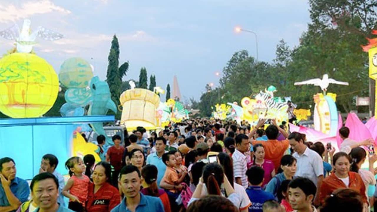 Lễ hội trung thu Hà Nội 2019 được rất nhiều trẻ em, các bạn trẻ, gia đình tham gia