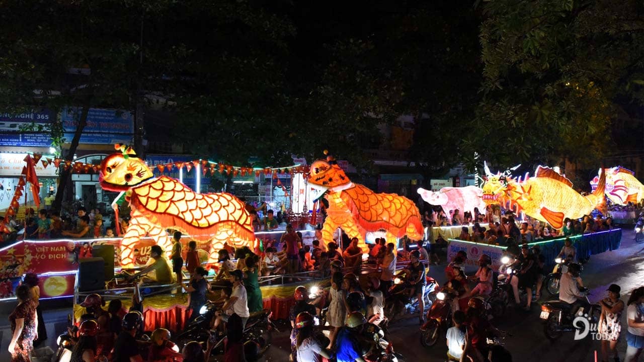 Lễ hội thành Tuyên mang đến những mô hình trung thu, diễn diễu trên các trục đường trong thành phố