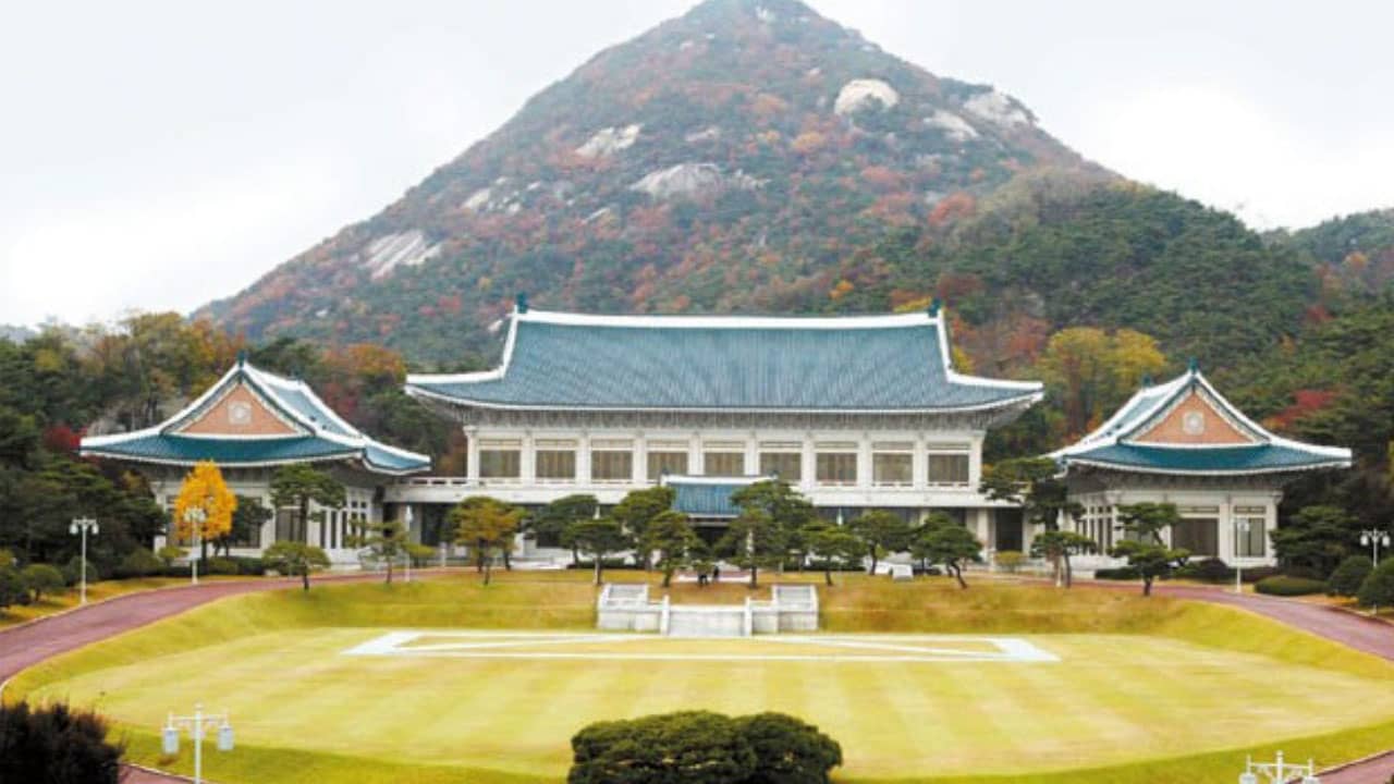 Tour hành trình sẽ dừng chân tham quan dinh Tổng Thống Hàn Quốc