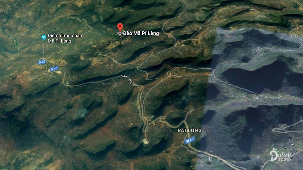 Đèo Mã Pí Lèng quanh co trên cao nguyên Hà Giang
