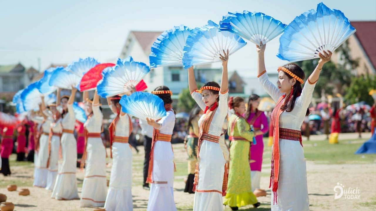 Lễ hội Katê 2019 mang đến những điệu múa thiêng của những cô gái Chăm