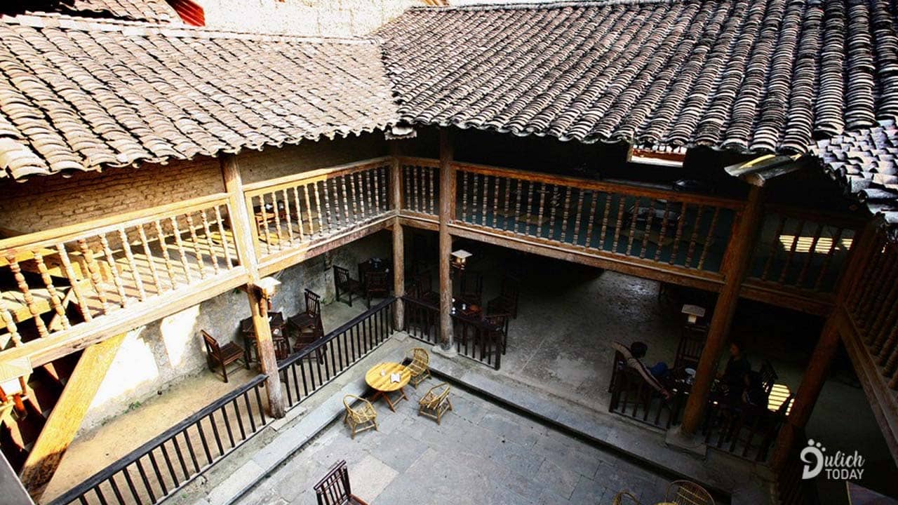 Quán cafe phố cổ Đồng Văn là căn nhà cổ của người miền cao từ hàng trăm năm trước