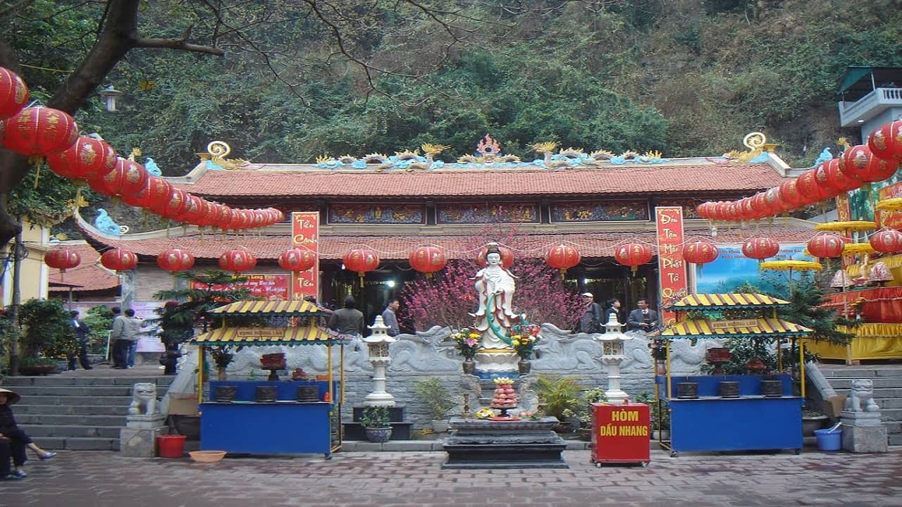 Chùa Long Tiên là ngôi chùa lớn nhất ở thành phố Hạ Long