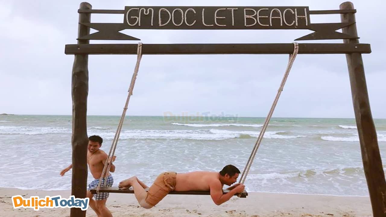 Vui chơi thỏa thích tại bãi biển riêng của GM Dốc Lết Beach resort Nha Trang