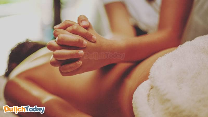 Chăm sóc cơ thể bằng dịch vụ spa. massage tại Nha Trang